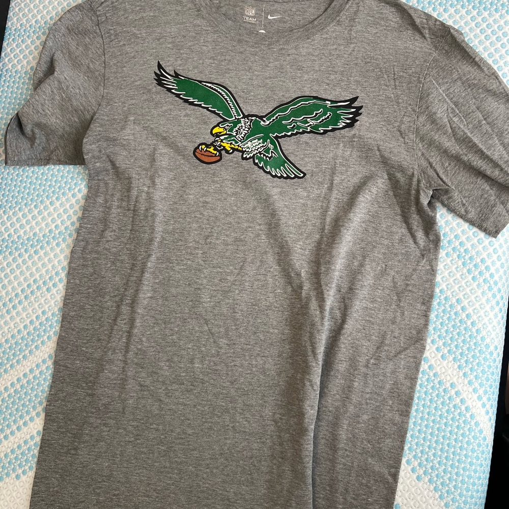 Philadelphia Eagles Throwback Logo Tee